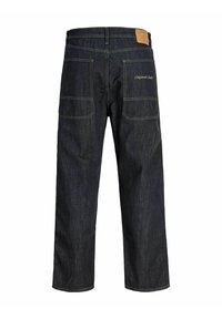 Mørkeblå denimbukser med rett passform, med to baklommer, synlige sømmer og en brun skinnmerkelapp i livet.