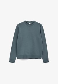 Unselected, dusty blue