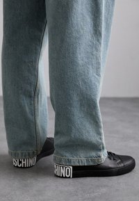 MAXI LOGO - Joggesko - black