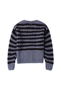 Gestrickter Pullover mit schwarzen und hellblauen horizontalen Streifen. Kurzes Design, gerippte Textur, runder Ausschnitt, lange Ärmel und ein Logodetail auf dem Rücken.