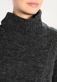 ONLY Neule - mottled dark grey