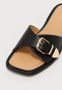 Thumbnail Image 9
