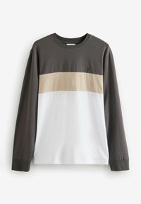Langarm t-shirt met een grijze bovenkant, een beige horizontale streep en een witte ondersectie. Gemaakt van lichtgewicht stof met een ronde hals.