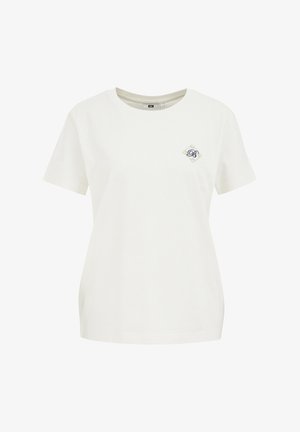 Witte katoenen T-shirt met een ronde hals, korte mouwen, en een diamantvormig geborduurd logo in blauw en beige op de borst.