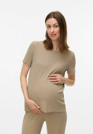 Maglietta per maternità beige a coste con maniche corte, scollatura rotonda e orlo a bato. Abbinata a pantaloni tapered coordinati, dal tessuto morbido.