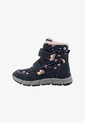 Bottes d'hiver pour enfants en marine avec des motifs de cœurs roses, deux sangles Velcro, des coutures roses et une doublure douce et rose.