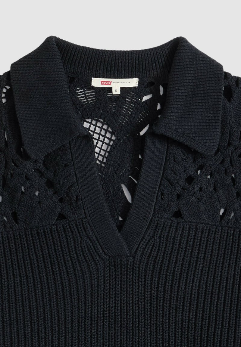 Zwart gebreid topje met opengewerkt bloemenpatroon van kant op de bovenborst en schouders, geribbelde kraag en V-hals, Levi’s maat small label.