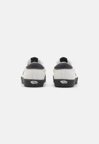 Vans SPORT LOW - Sportcipő - white/black