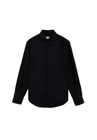 Camisa de manga larga negra con botones y cuello, hecha de una tela suave, con un corte regular y un dobladillo curvado.