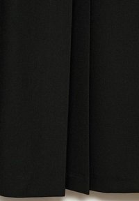Mango Plisirano krilo - black