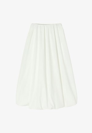 Falda blanca hasta la rodilla con una cinturilla elástica. Tela suave con una textura lisa y una silueta amplia, creando suaves caídas.