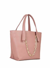 Rosa læder tote taske med en struktureret form, to top-håndtag og en guld kæde accent. Glat tekstur og minimalistisk design.