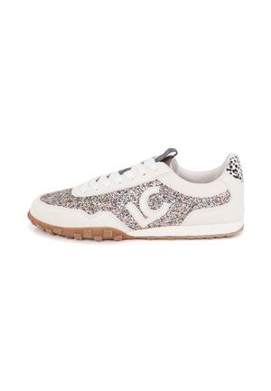 LOLA CASADEMUNT, WOMEN - Zapatillas - off-white