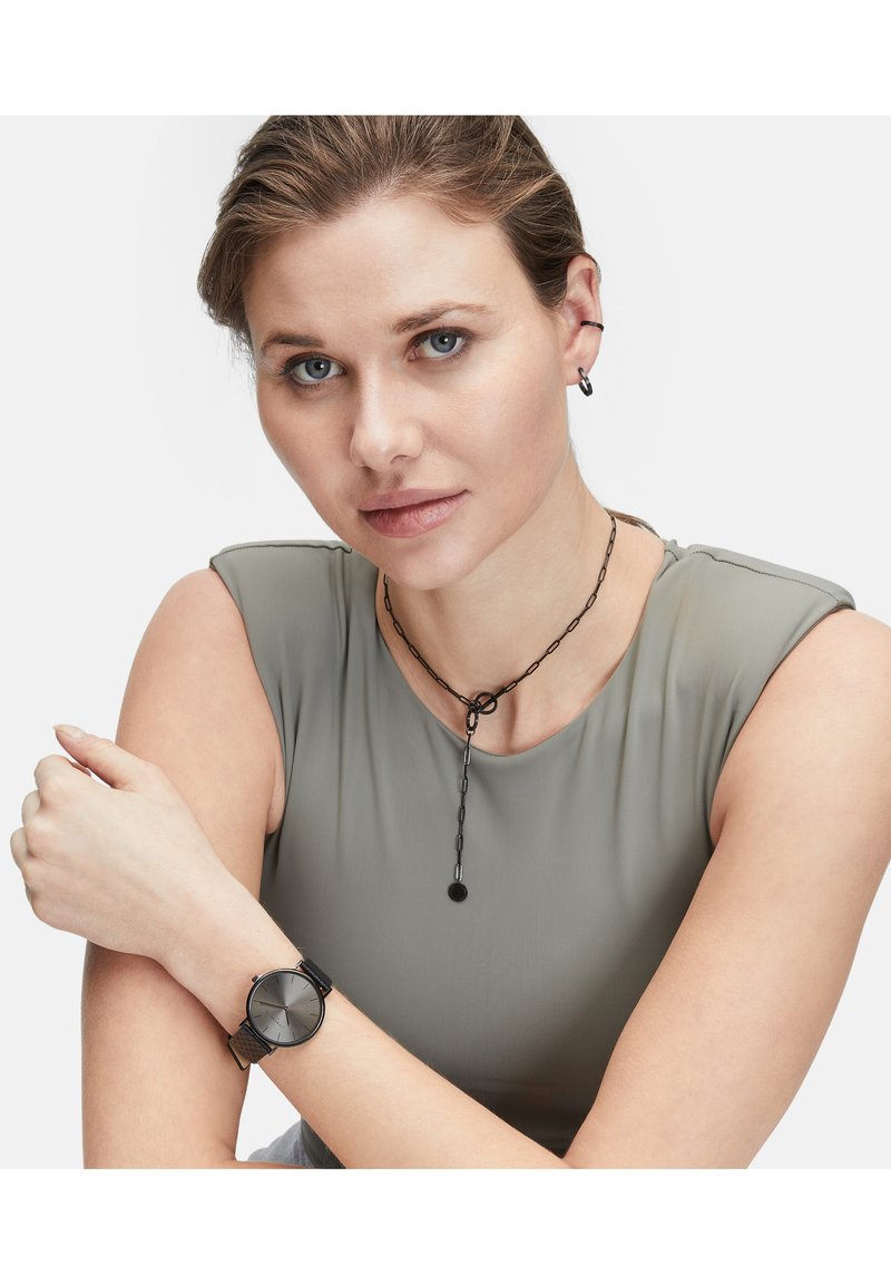 Damen Halsketten | Liebeskind Berlin Ohrringe schwarz - WG07567 Damen Halsketten | Liebeskind Berlin Ohrringe schwarz - WG07567