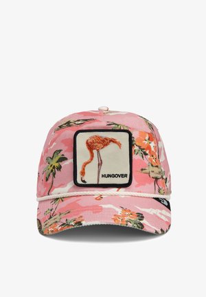 Gorra rosa con patrones de flores y palmeras, que presenta un parche rectangular con un flamenco bordado y la palabra "HUNGOVER".