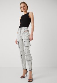 Elisabetta Franchi WOMENS TROUSERS - Uske traperice - perla