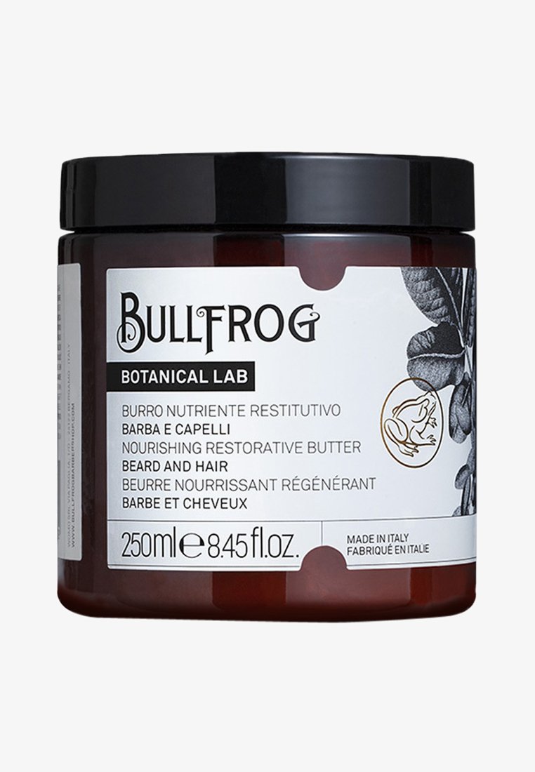 Brauner Glasbehälter mit einem schwarzen Deckel, beschriftet mit "Bullfrog Botanical Lab." Enthält 250 ml nährende regenerierende Butter für Bart und Haar.