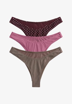 String de femmes empilés verticalement : bordeaux foncé à pois blancs, mauve uni, et taupe côtelé.