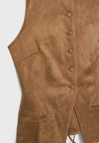 Bruine suèdevest met een gladde textuur, voorzien van een voorzijde met zes knopen, zijzakken en een split aan de achterkant voor een verstelbare pasvorm.