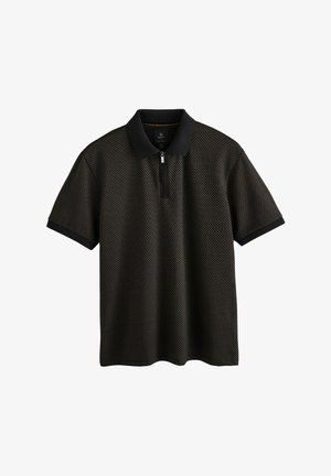 Schwarzes Poloshirt mit strukturiertem Muster, kurzen Ärmeln und Reißverschlusskragen. Das Material ist leicht und atmungsaktiv.
