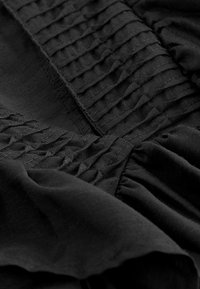 Next RUFFLE V NECK REGULAR FIT - Pusero - black