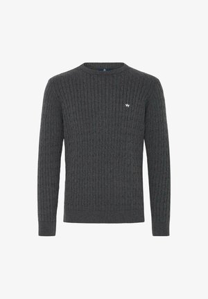 Grå ribbestrikket genser med lange ermer, rund hals og en liten brodert logo på venstre bryst. Myk tekstur og tettsittende design.