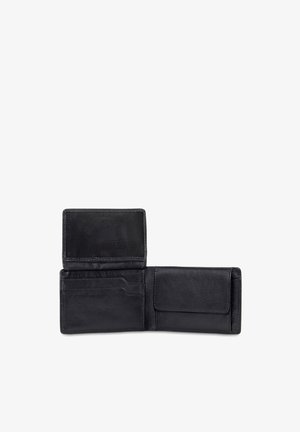 Geöffnete schwarze Leder-Bifold-Geldbörse mit Kartenfächern, einer transparenten Ausweisfachklappe und einem Münzfach mit Klappenverschluss.