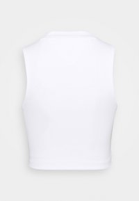 Top corto senza maniche bianco con scollatura rotonda e texture a coste, caratterizzato da linee pulite e senza cuciture o decorazioni visibili.
