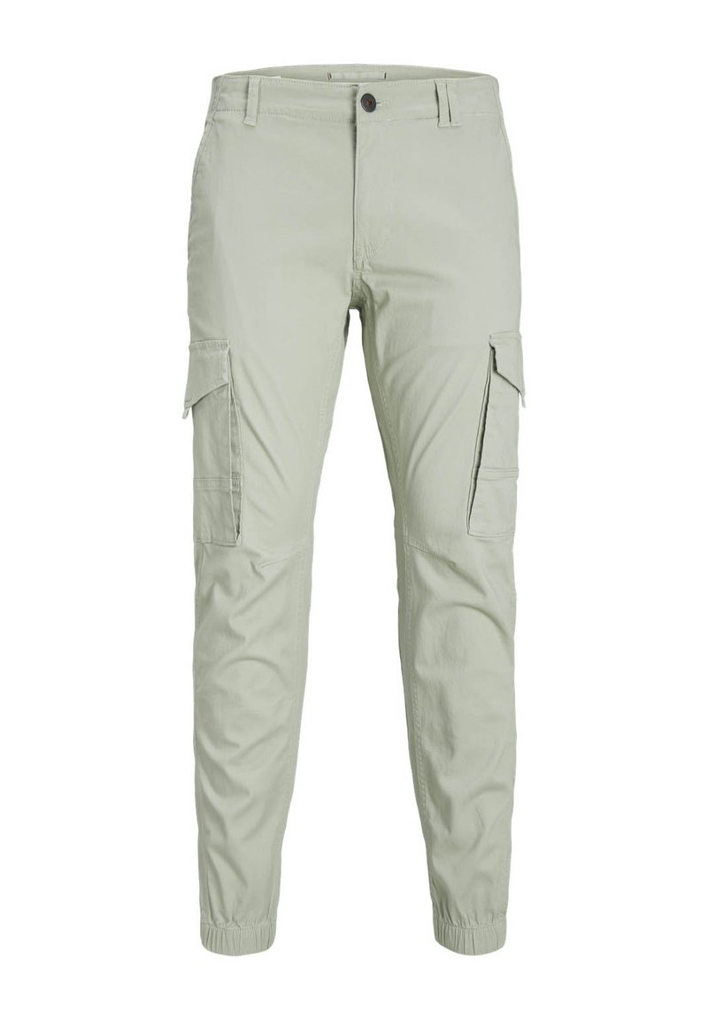 Hellgrüne Cargo-Hose mit Seitentaschen, elastischen Bündchen und Knopfverschluss. Hergestellt aus einem glatten, leichten Stoff.
