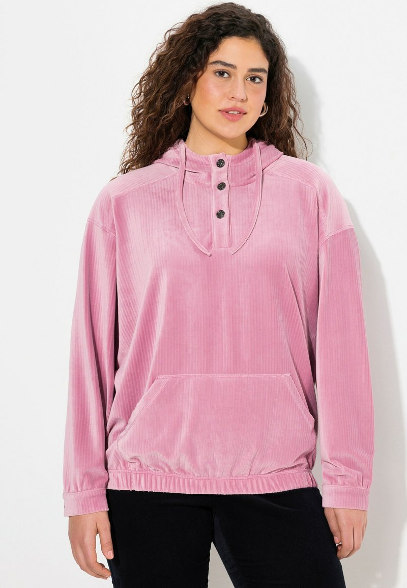 Rosa Cordpullover mit hohem Kragen, Knopfleiste mit drei Knöpfen und Fronttasche. Mit elastischen Bündchen und Saum für eine entspannte Passform.