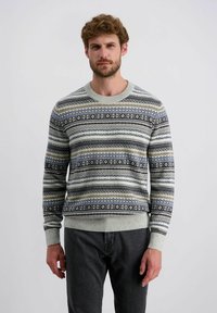 Gebreid sweater met een patroon in blauw, grijs en crème. Rond de halslijn en geribbelde manchetten, gemaakt van een zachte wolmix.