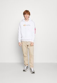 Alpha Industries LABEL - Sudadera - white