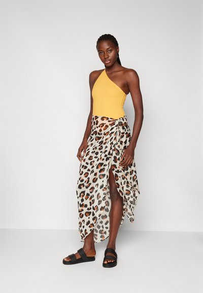 Filippa K ASYMMETRIC SWIMSUIT - Kupaći kostim - sunset yellow