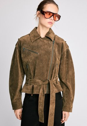 Stradivarius, Veste en cuir - dark brown
