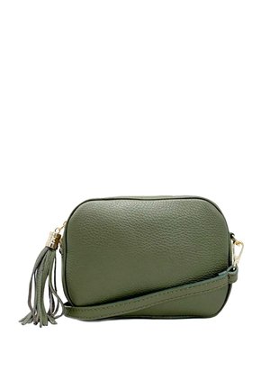 Borsa a tracolla verde in pelle con finitura testurizzata, forma rettangolare, hardware dorato e un accento decorativo con frange.