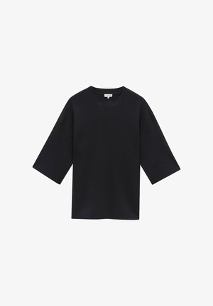 Zwart T-shirt met korte mouwen, gemaakt van zachte stof, met een ronde hals en een ontspannen pasvorm met een rechte zoom. Geen zichtbare patronen of accenten.