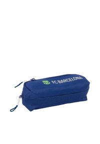 Niebieskie prostokątne piórnik z dwoma zamkami błyskawicznymi, logo FC Barcelona i tekstem nadrukowanym na górze.