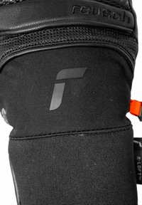 Schwarze Handschuhe mit einer strukturierten Lederhandfläche und einer glatten Stoffaußenseite, mit einem geprägten Logo und einem kontrastierenden orangefarbenen Akzent.