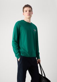 GANT MEDIUM ARCHIVE SHIELD - Langarmshirt - deep forest green