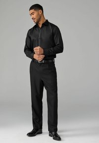 Next REGULAR FIT - LONG SLEEVE SINGLE CUFF PIPED  - Hemd - black