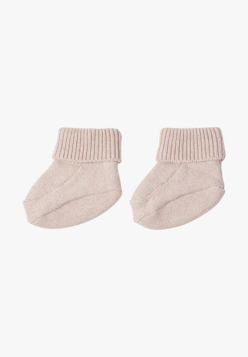 Lyserøde strikkede babysokker med en ribbet kant, der har en blød tekstur og en rund tådesign, velegnede til spædbørn.