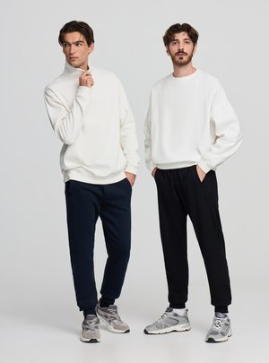 - Spodnie treningowe