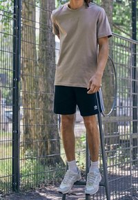 adidas Originals Jednoduché tričko - brown