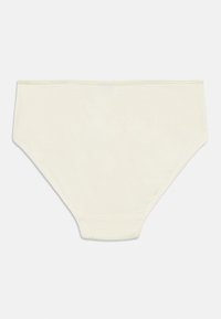 Ανοιχτό κρεμ βαμβακερό εσώρουχο με σχεδιασμό ψηλής μέσης, που διαθέτει λεία υφή και διακριτικές ραφές κατά μήκος των άκρων.
