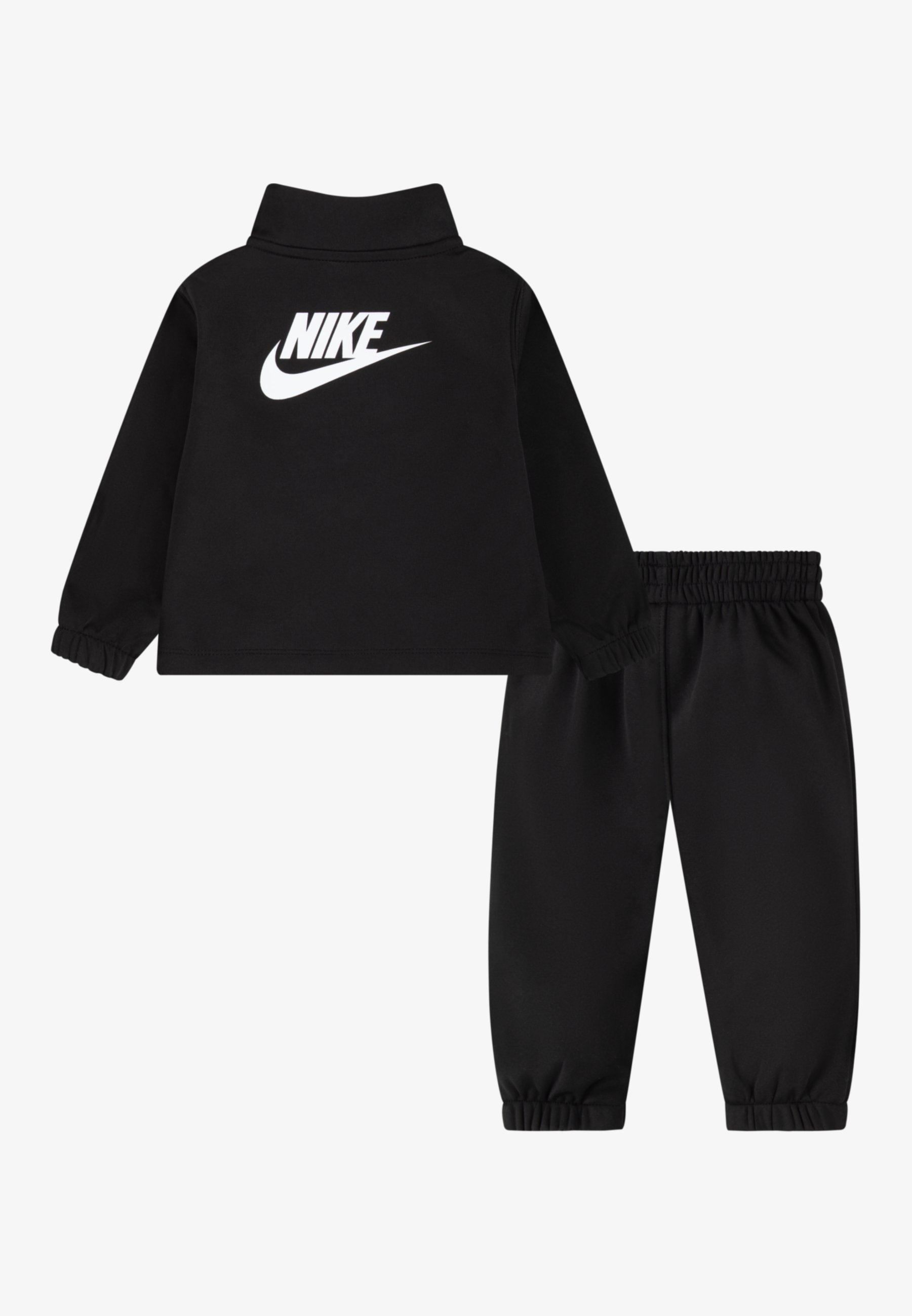 nike essentials unisex