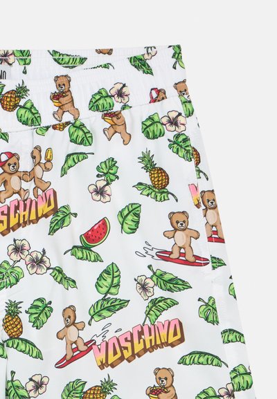 Άσπρα μαγιό σορτς με πολύχρωμο σχέδιο από αρκούδες, ανανάδες, καρπούζια και τροπικά φύλλα, με ζώνη μέσης με το λογότυπο "Moschino".