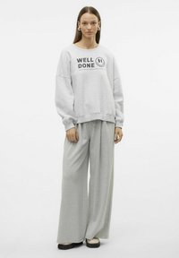 Vero Moda VMIJA - Sportska majica - super light grey melange