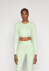 adidas Performance - HYPERGLAM CROP LONGSLEEVE TOP - Camiseta de manga larga - semi green spark/white Imagen en miniatura 1