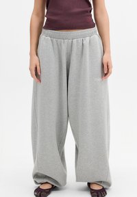 Избран, grey
