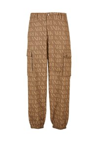 Pantaloni cargo maro cu un imprimeu repetitiv "KARL", dotati cu buzunare laterale, manșete elastice și închidere cu buton la talie.